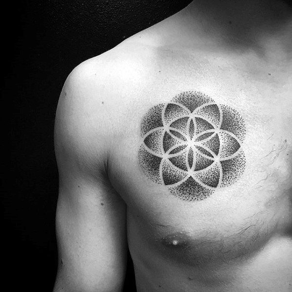 tatuaje geometrico pecho 06