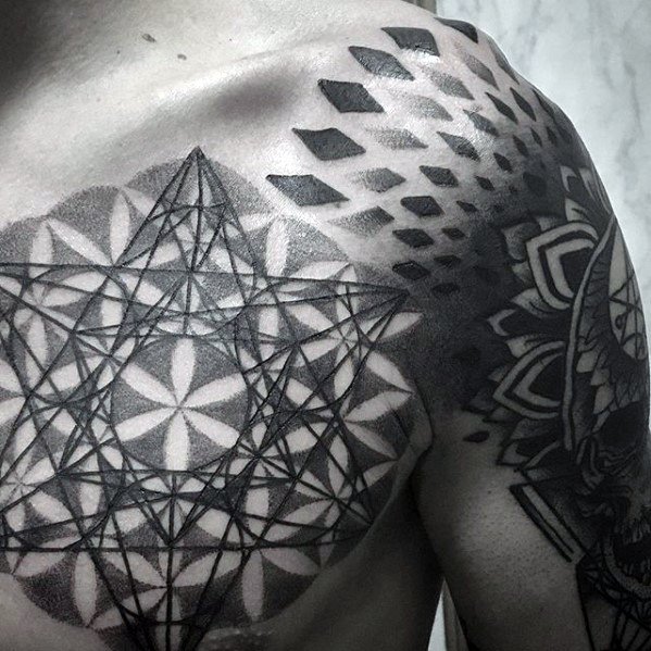 tatuaje geometrico pecho 08