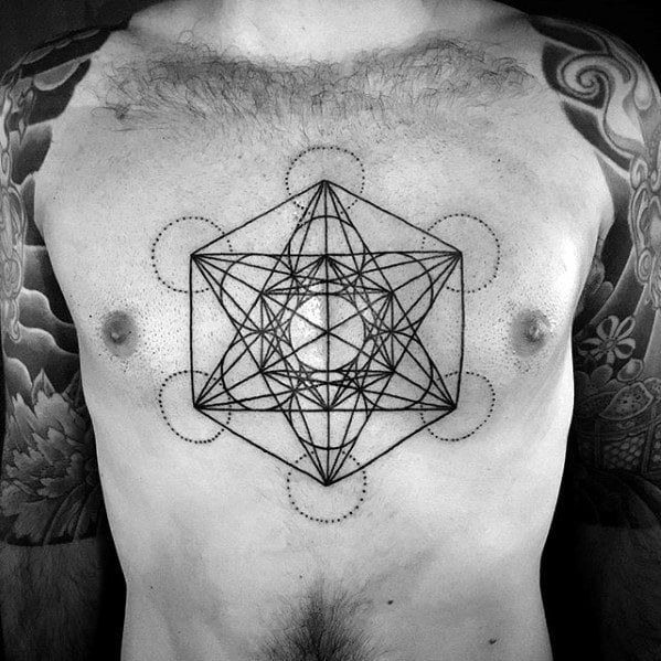 tatuaje geometrico pecho 106
