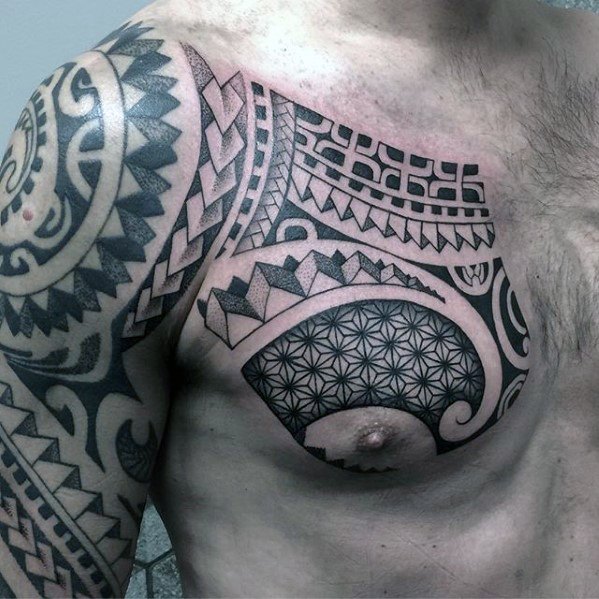 tatuaje geometrico pecho 44