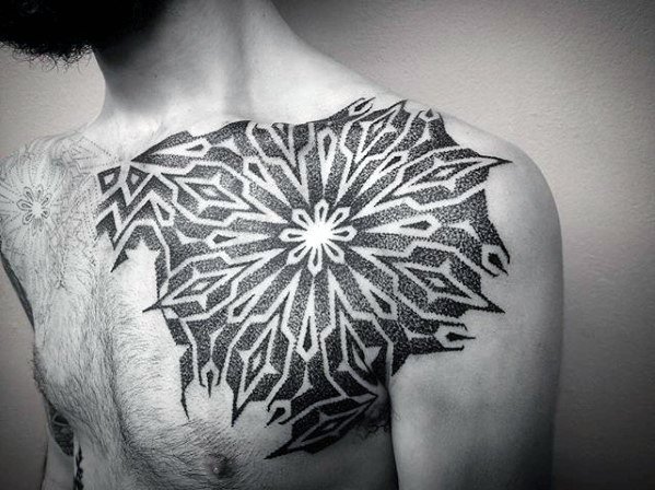 tatuaje geometrico pecho 46