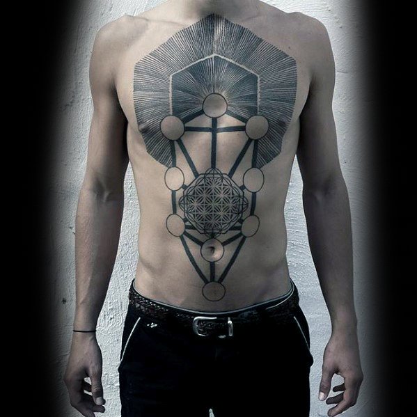 tatuaje geometrico pecho 48