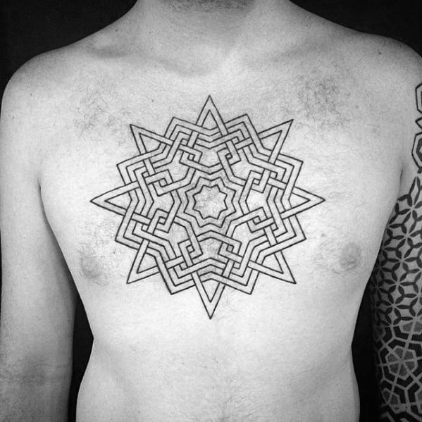 tatuaje geometrico pecho 70