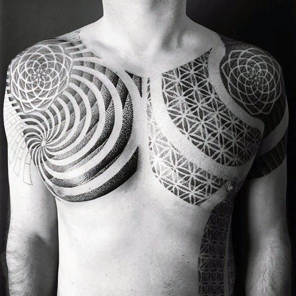 tatuaje geometrico pecho 94