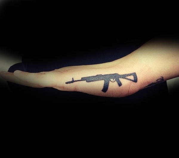 tatuaje arma ak47 25