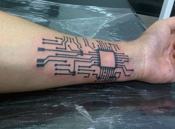 63 Tatuajes de circuitos electrónicos (Con su significado)