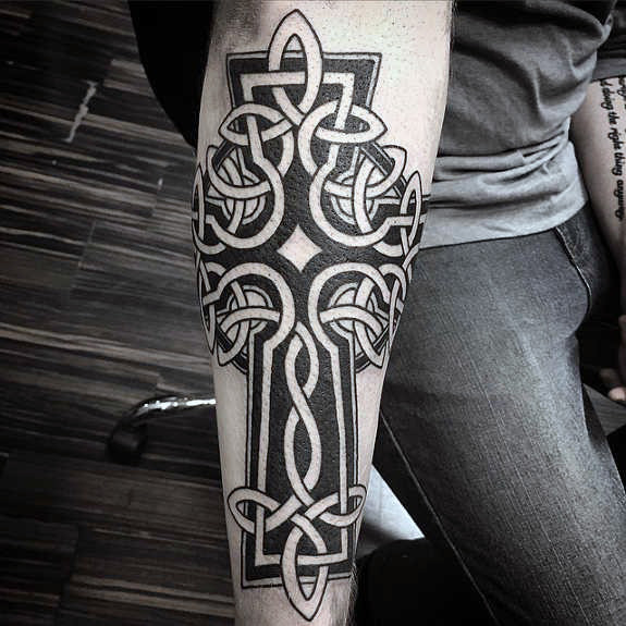 tatuaje cruz celta 345