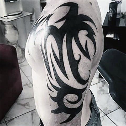 tatuaje tribal brazo 209
