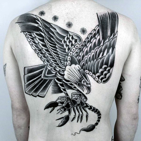 43 Tatuajes de águilas en la ESPALDA (con el significado)