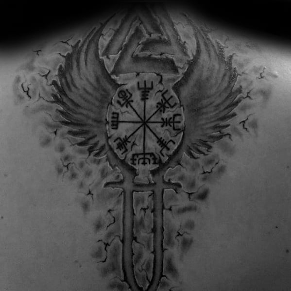 tatuaje brujula vikinga vegvisir 102