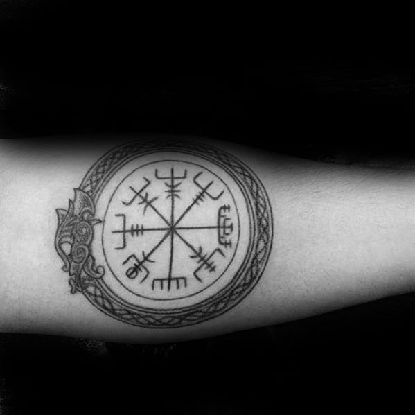 tatuaje brujula vikinga vegvisir 14