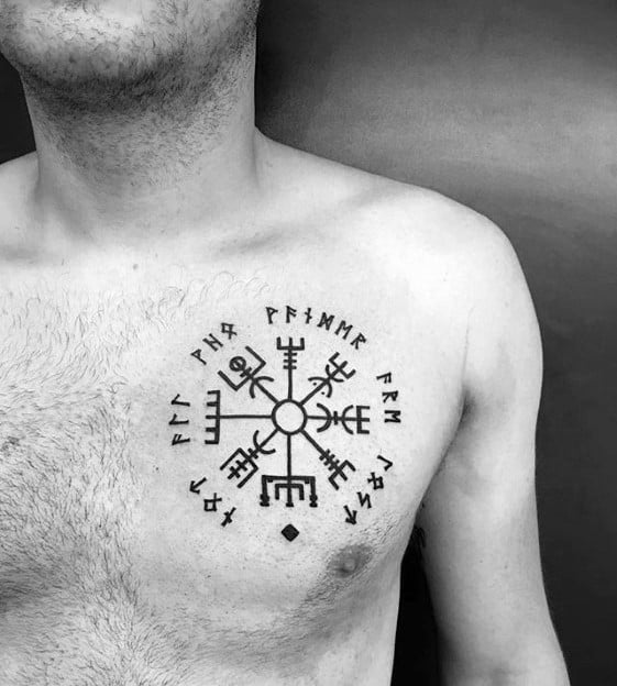 tatuaje brujula vikinga vegvisir 60