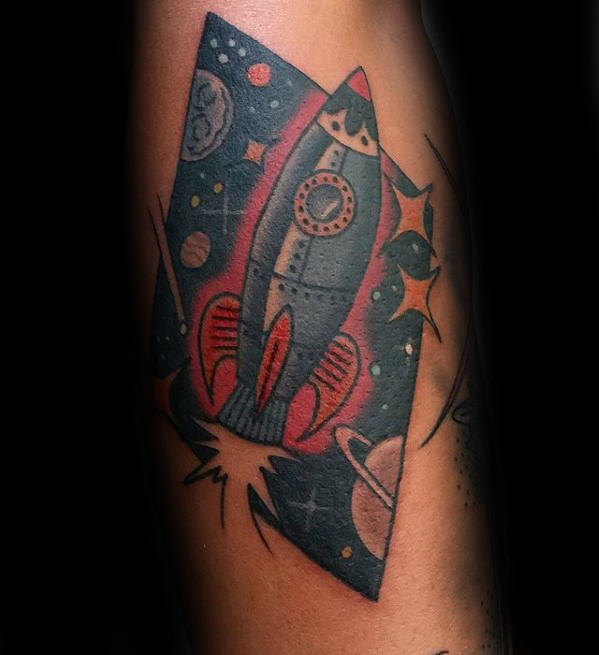 tatuaje cohete espacial 06