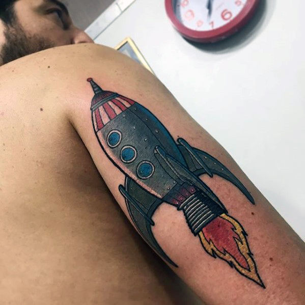 tatuaje cohete espacial 108