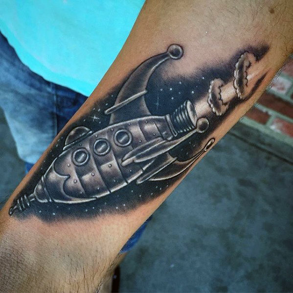 tatuaje cohete espacial 16