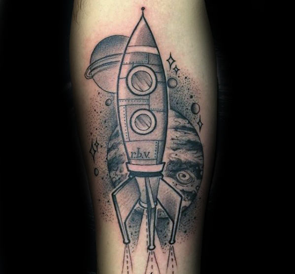 tatuaje cohete espacial 48