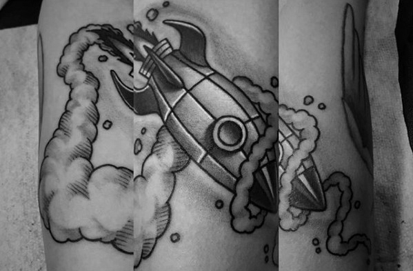 tatuaje cohete espacial 86