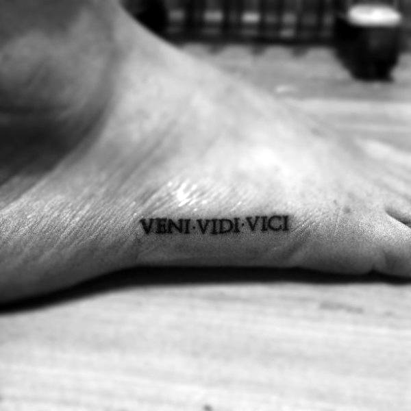 André Winter Tattoo - Veni, vidi, vici é uma expressão em latim