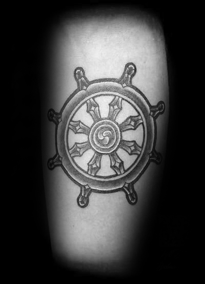 tatuaje rueda dharma 19
