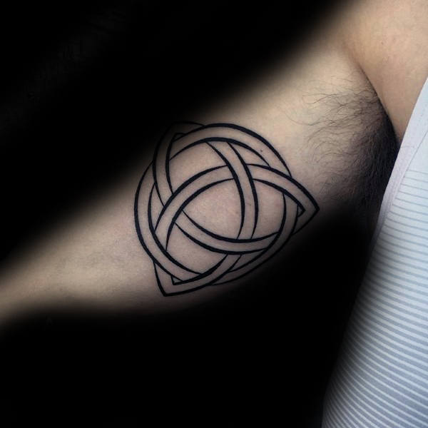 tatuaje simbolo triqueta 07