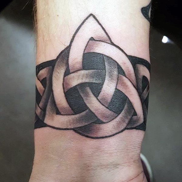 tatuaje simbolo triqueta 23