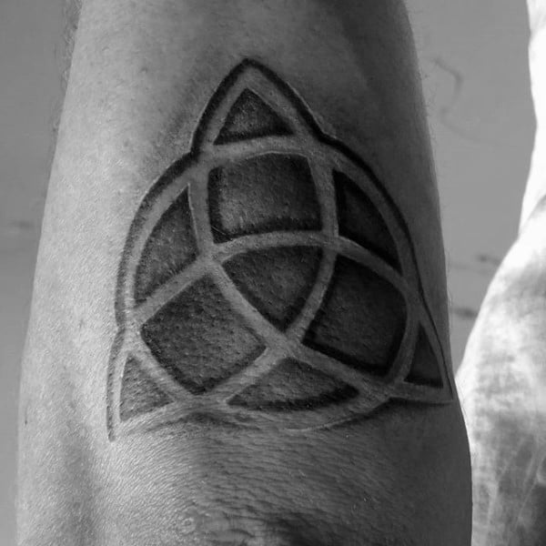 tatuaje simbolo triqueta 55