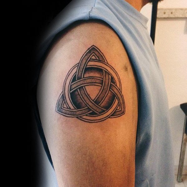 tatuaje simbolo triqueta 95