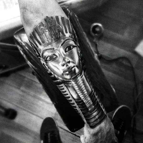 tatuaje tutankamon 61