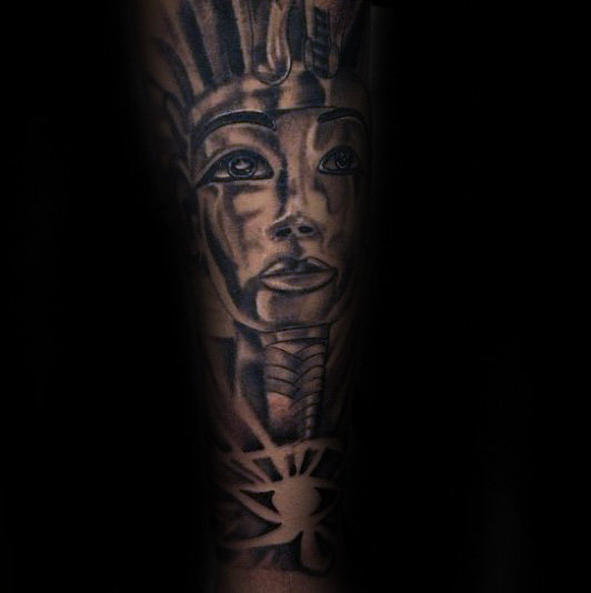 tatuaje tutankamon 77