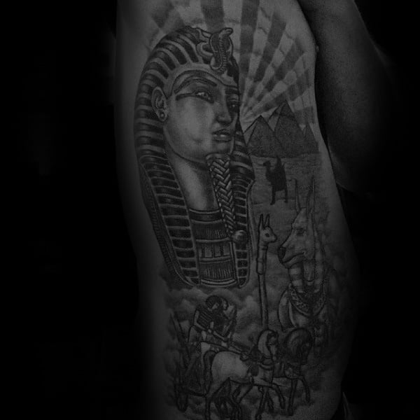 tatuaje tutankamon 93