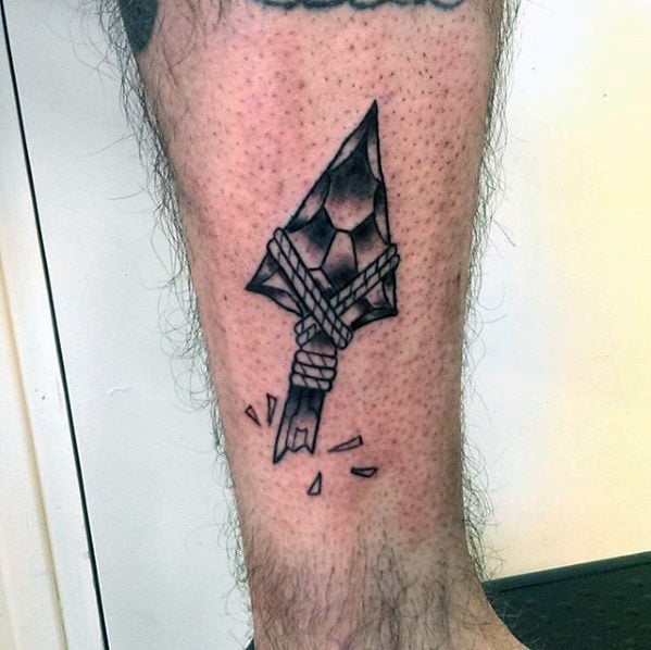 pequeno tatuaje flecha para hombre 38