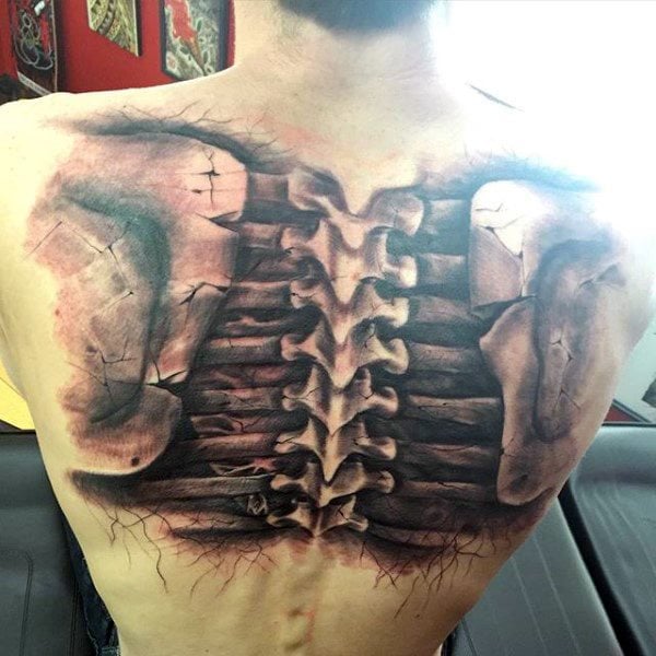 tatuaje columna vertebral para hombre 29