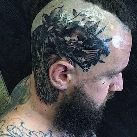 tatuaje cuervo negro para hombre 111