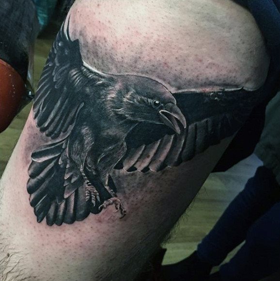 tatuaje cuervo negro para hombre 24
