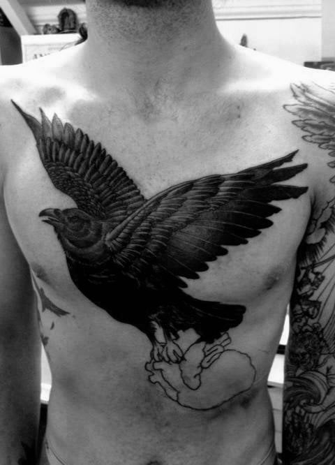 tatuaje cuervo para hombre 09