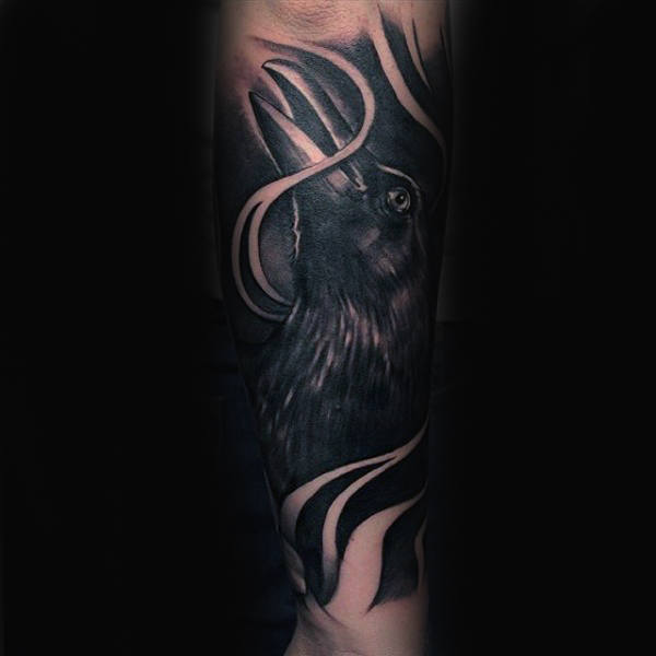 tatuaje cuervo para hombre 51