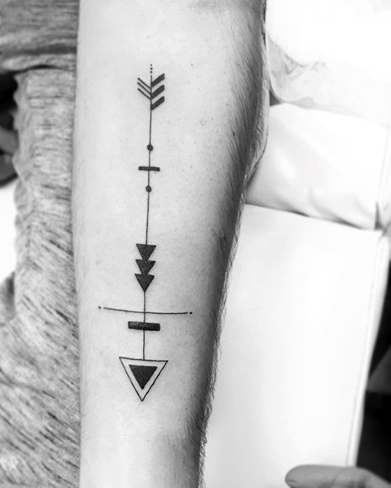 tatuaje flecha simple para hombre 23