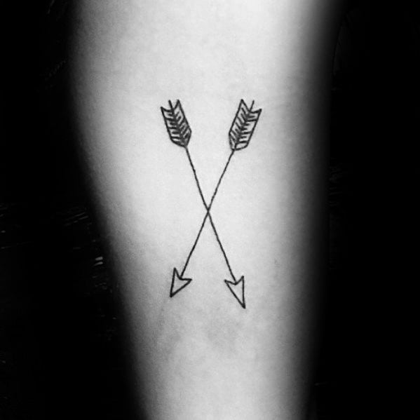 tatuaje flecha simple para hombre 39