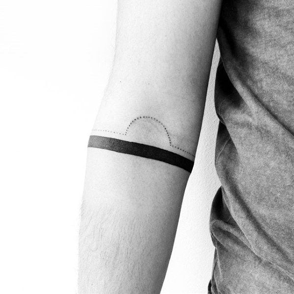tatuaje geometrico simple para hombre 14