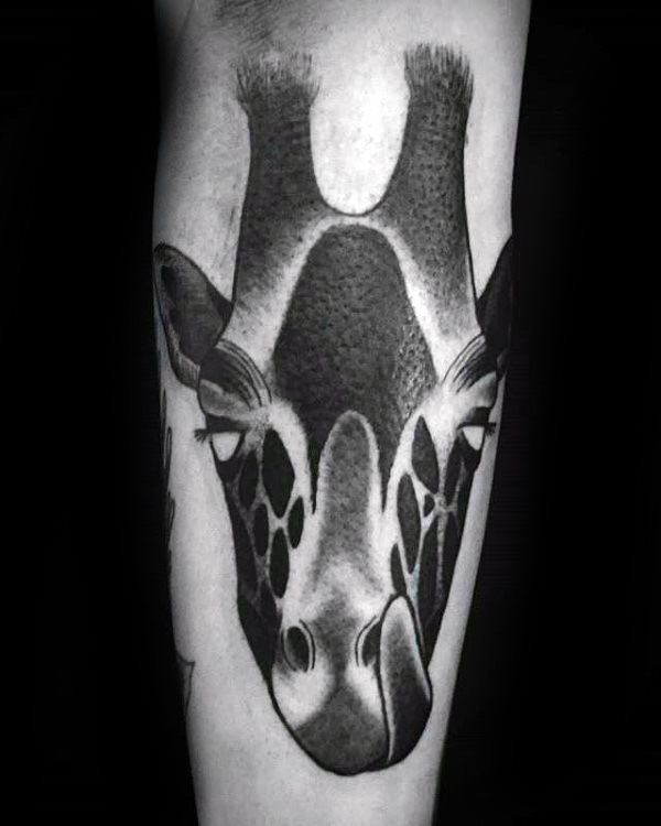 tatuaje jirafa para hombre 46