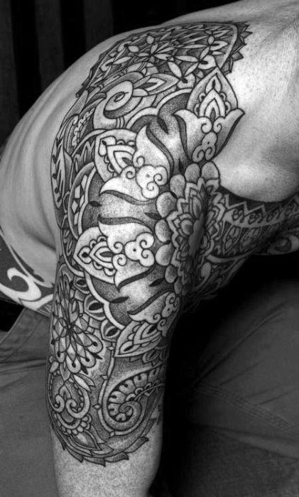tatuaje mandala para hombre 44