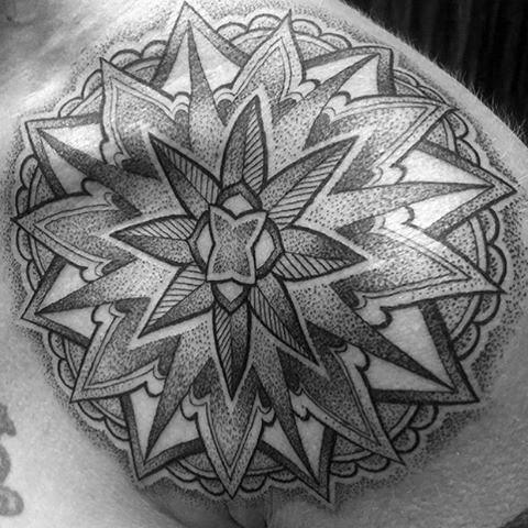 tatuaje mandala para hombre 53