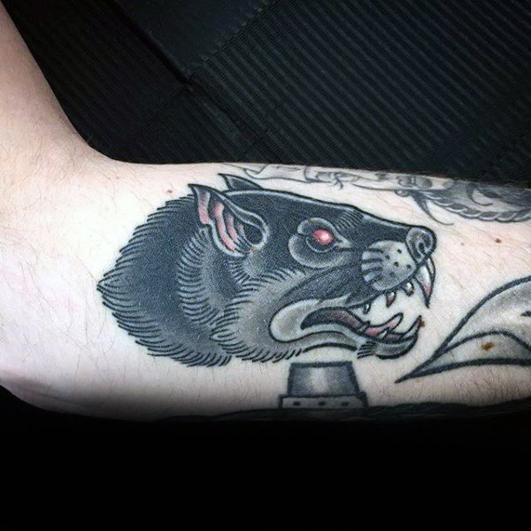 tatuaje rata para hombre 43