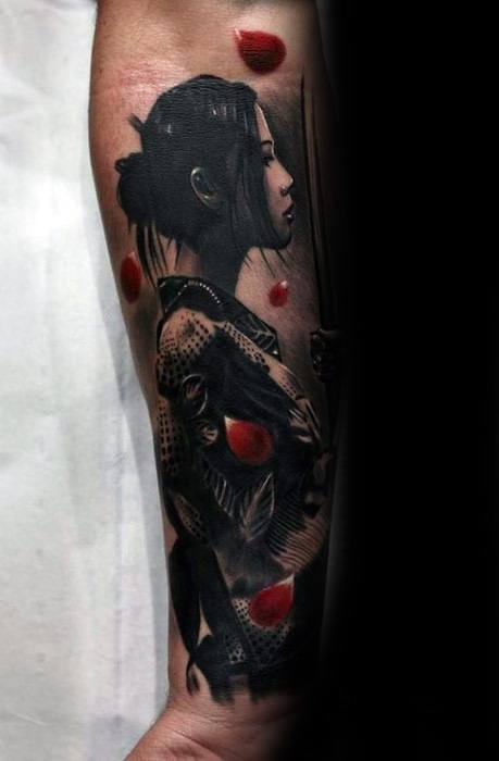 tatuaje rojo y negro para hombre 14