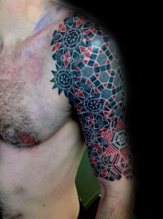 tatuaje rojo y negro para hombre 46