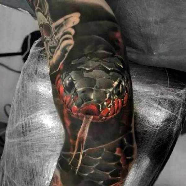 tatuaje rojo y negro para hombre 48