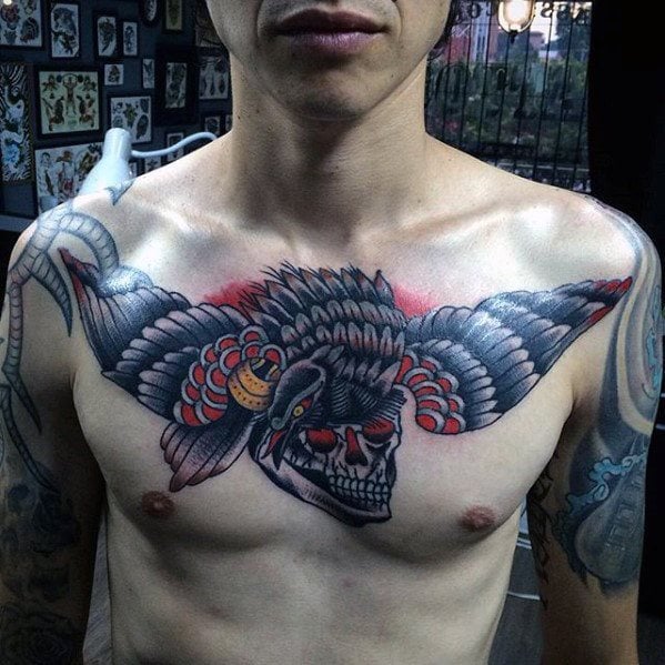 tatuaje tradicional cuervo para hombre 30