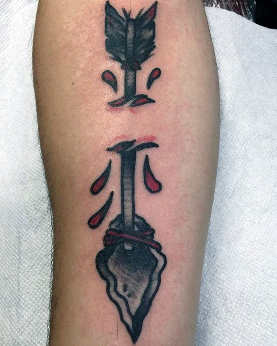 tatuaje tradicional flecha para hombre 29