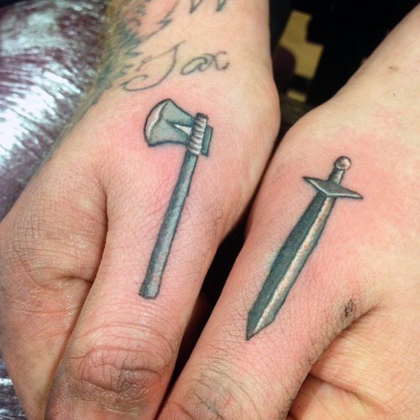 tatuaje espada 311