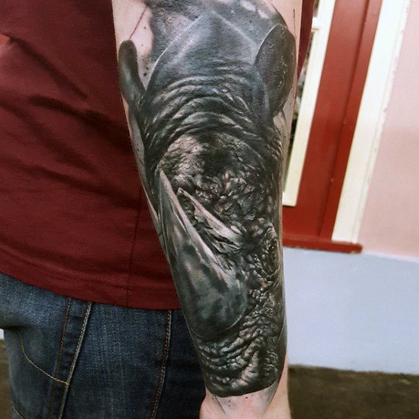 tatuaje rinoceronte 131